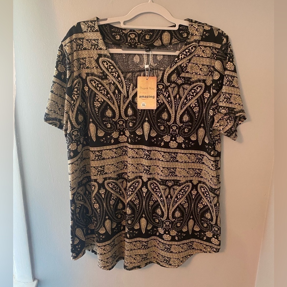 Women’s size 2X short sleeve Amazon printed top black and tan new with tags